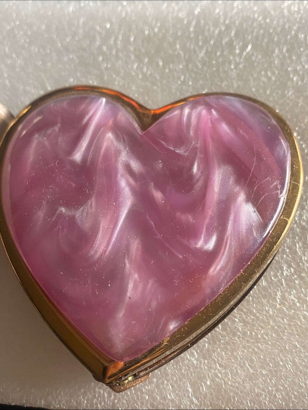 Superb Vintage Pink Marbled Heart Compact Gold Trim